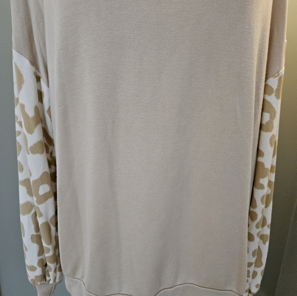 BiBi Beige Criss-Cross Neck Women's Sweater Animal Print Sleeves Medium M - Picture 8 of 11